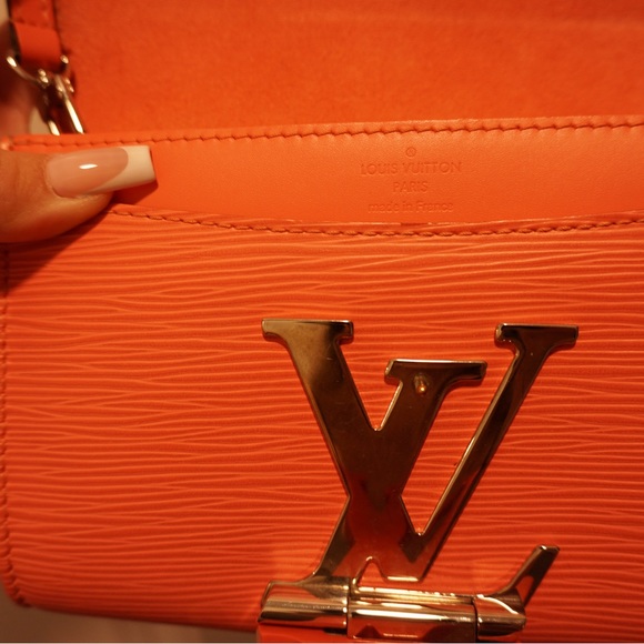 LOUIS VUITTON EPI LOUISE PM PINK CROSSBODY PURSE - Picture 4 of 7